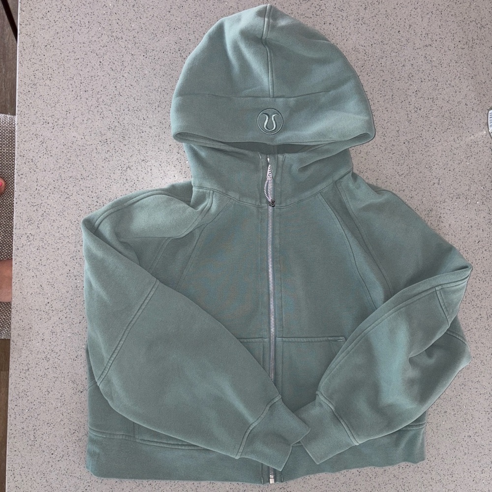 lululemon Scuba Oversized full zip - M/L excellent condition.